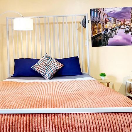 Spacious Cozy Suite At The Venice Mall With Free Parking And Washing Machine (Adults Only) Taguig Eksteriør billede