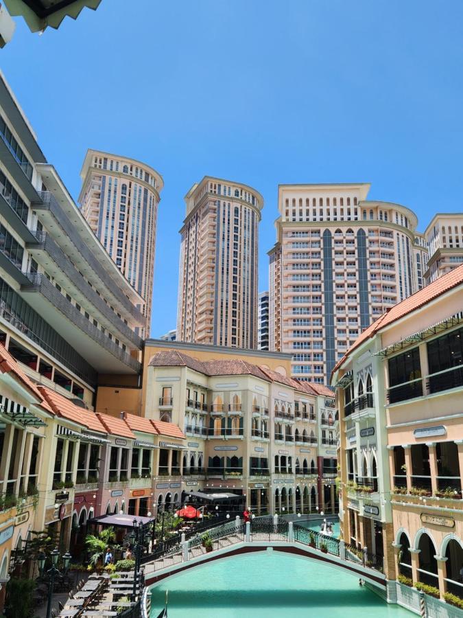 Spacious Cozy Suite At The Venice Mall With Free Parking And Washing Machine (Adults Only) Taguig Eksteriør billede