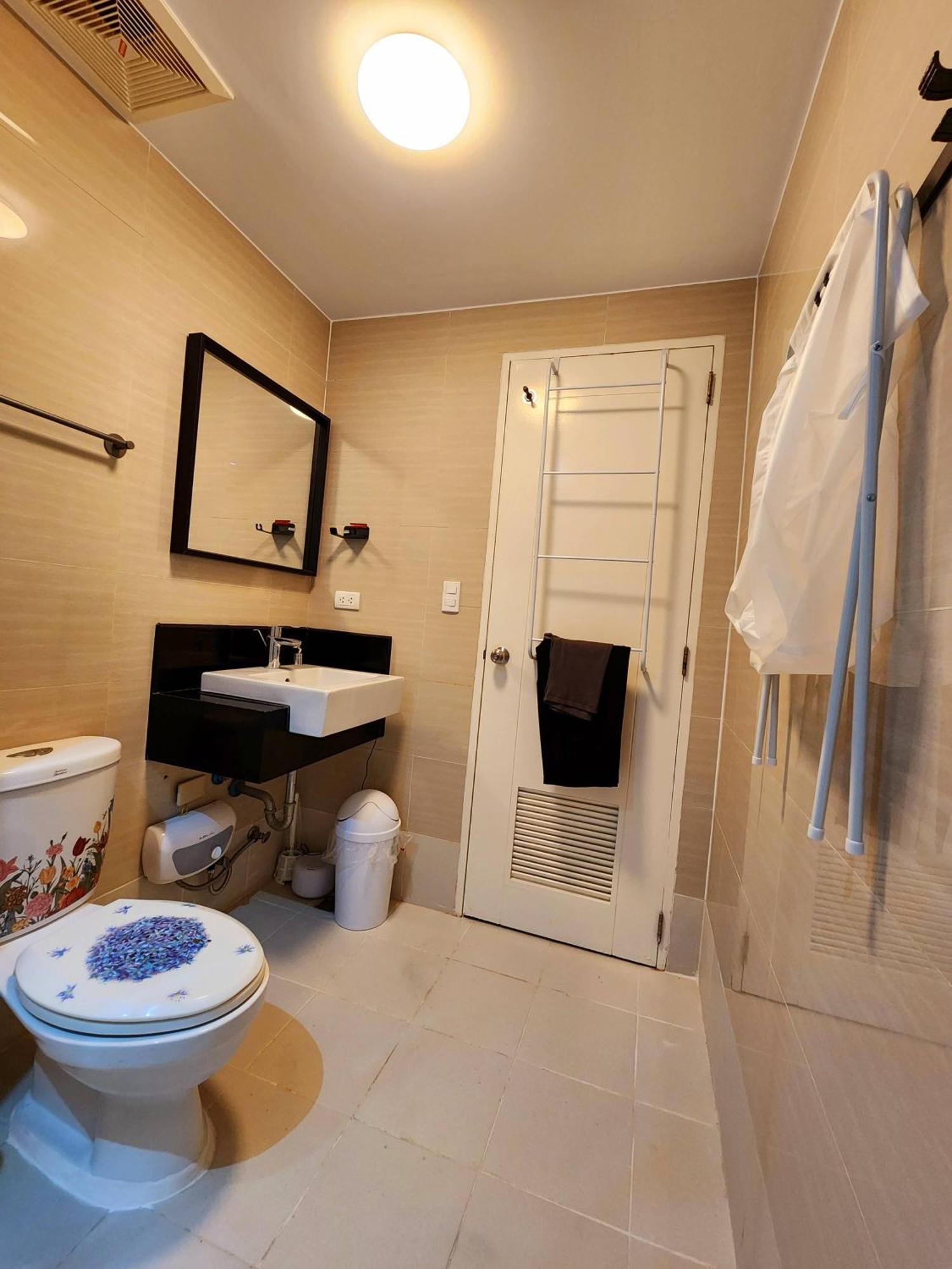 Spacious Cozy Suite At The Venice Mall With Free Parking And Washing Machine (Adults Only) Taguig Eksteriør billede